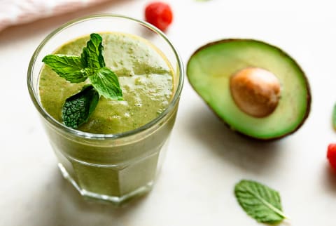 Green keto smoothie with matcha and mint